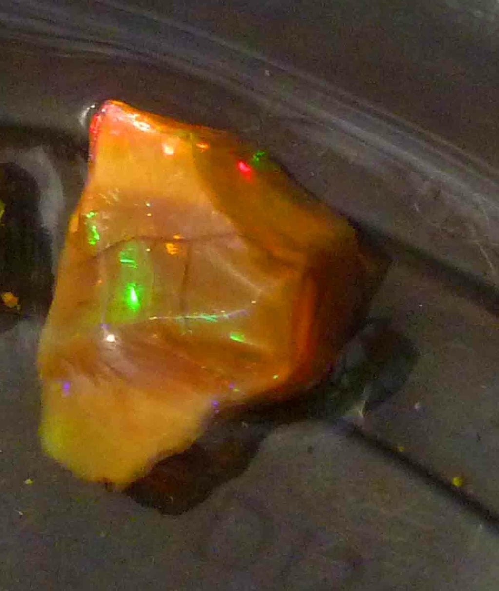 RED FLASH!  Welo Ethiopia Precious Opal Rough 16.6 carats Ethiopian