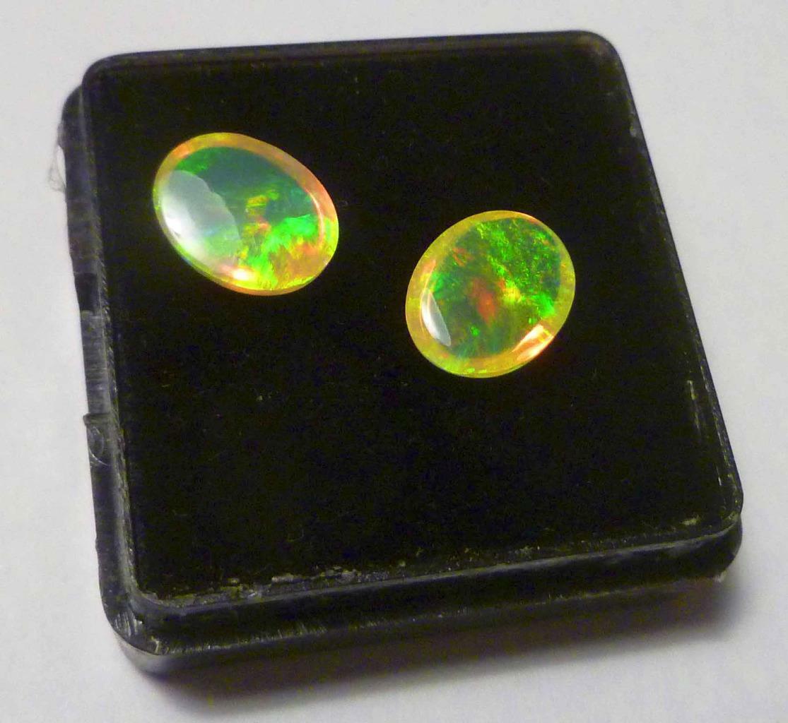 9x7mm Firey Pair Opal Gemstones Cabochons Ethiopian Ethiopia 2.32 cts