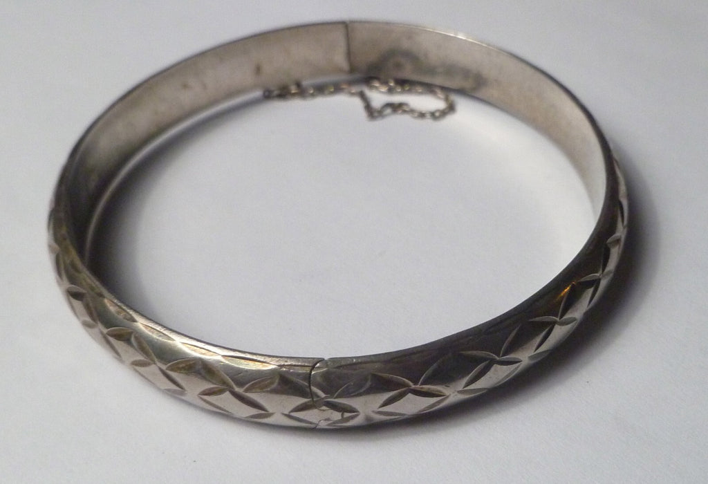 Minimalist 925 Sterling Silver Bangle bracelet 9mm Safety Clasp 9.8 g