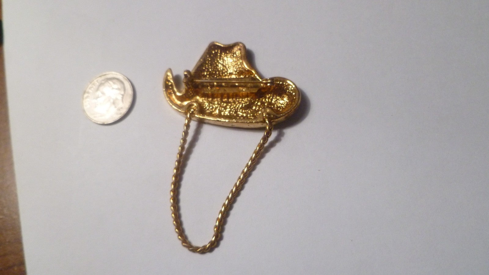 Cowboy hat pin Red enamel Gold Plated with Chain