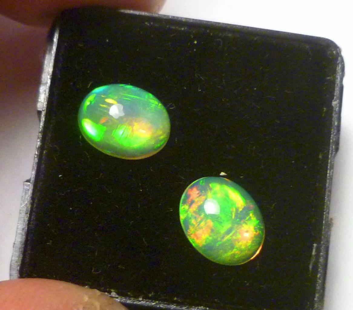 9x7mm Firey Pair Opal Gemstones Cabochons Ethiopian Ethiopia 2.32 cts