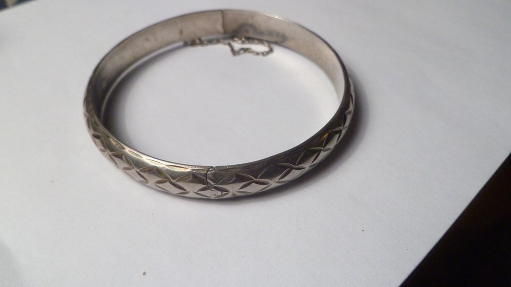 Minimalist 925 Sterling Silver Bangle bracelet 9mm Safety Clasp 9.8 g
