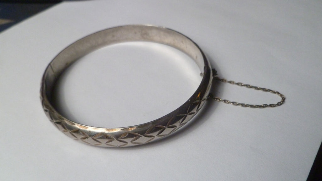 Minimalist 925 Sterling Silver Bangle bracelet 9mm Safety Clasp 9.8 g