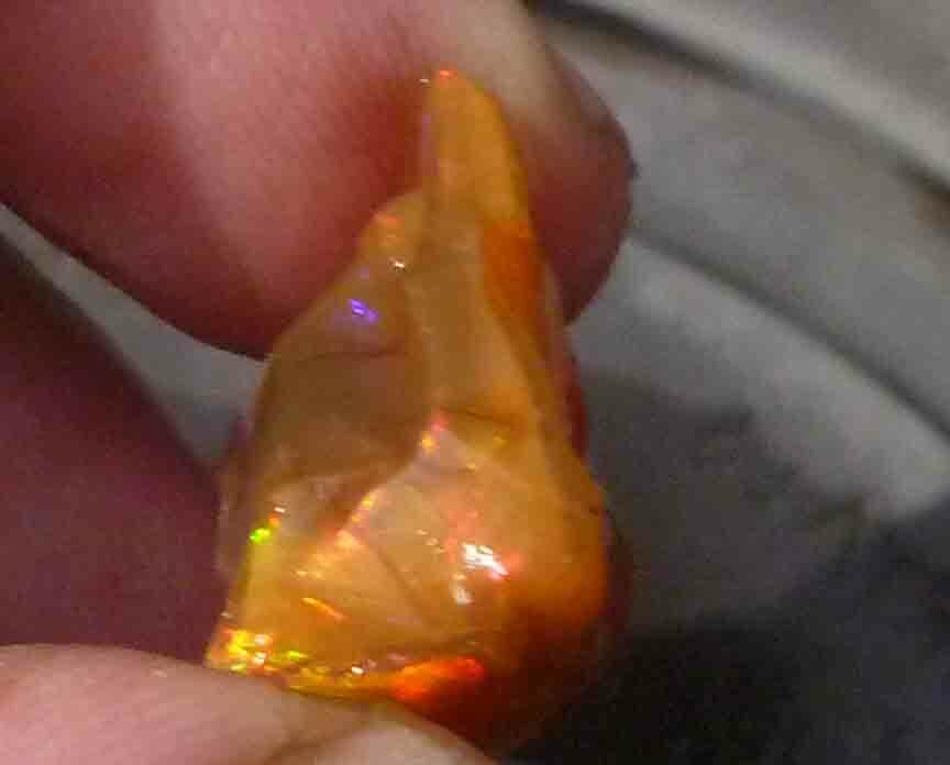 RED FLASH!  Welo Ethiopia Precious Opal Rough 16.6 carats Ethiopian